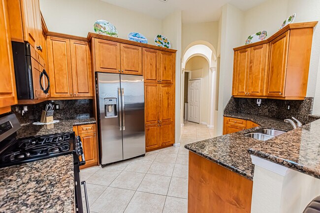 Building Photo - 431 NW Coolwater Ct