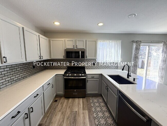 Building Photo - 6270 Snowberry Ave