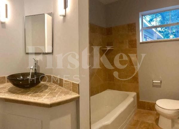 Building Photo - 6003 Holly Bay Dr