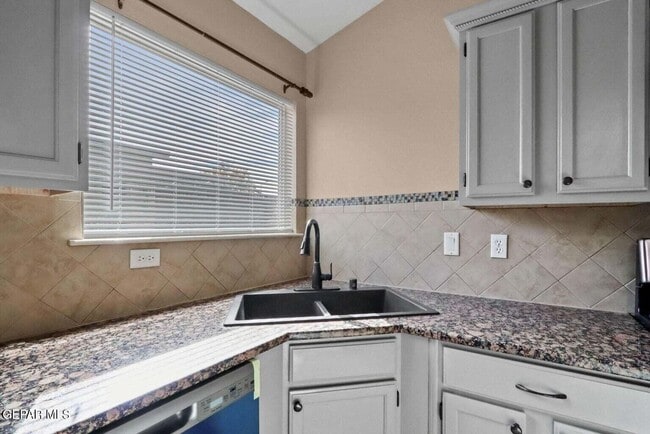 Building Photo - 804 Desert Cactus Dr
