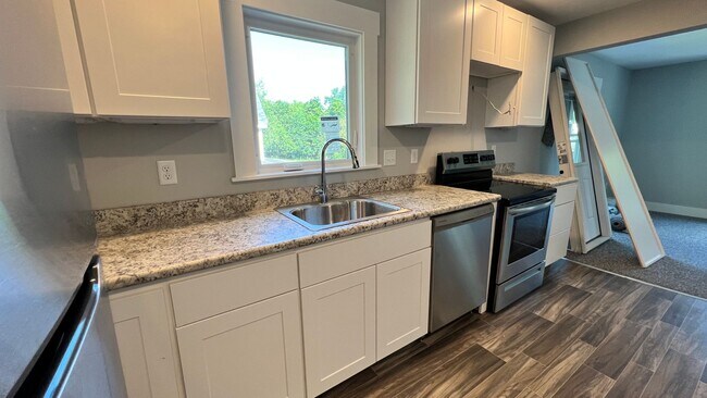 Building Photo - 24-28 Hill St