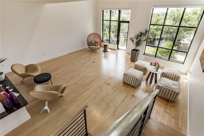 Building Photo - 345 NE 4th St