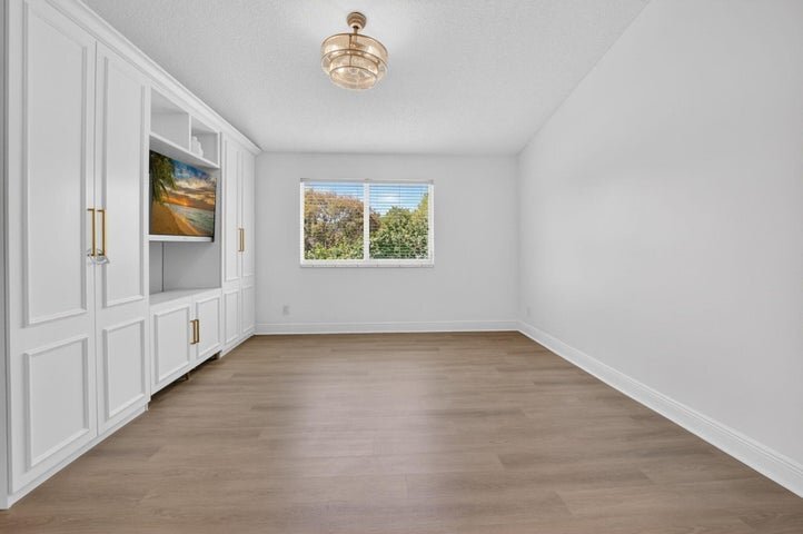 Building Photo - 10530 Lake Vista Cir