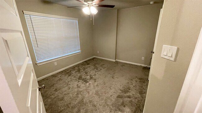 Building Photo - 5802 Golden Peak Ln