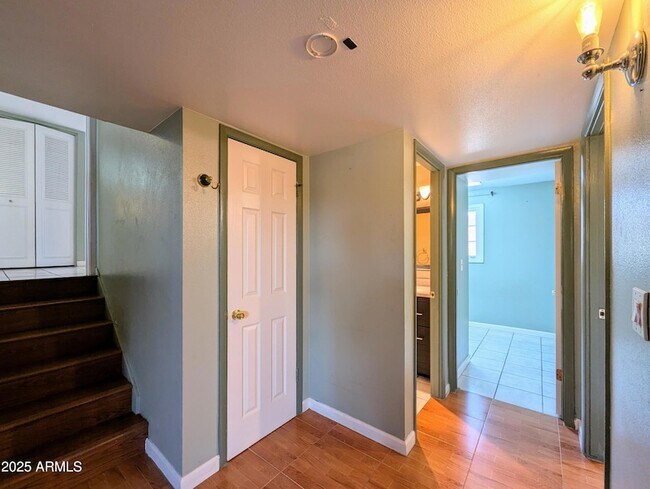 Building Photo - 4019 W San Miguel Ave