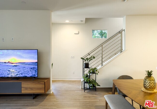 Building Photo - 2111 N Cahuenga Blvd