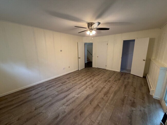 Building Photo - 536 Skylark Dr