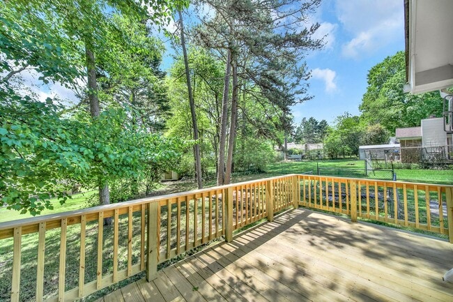 Building Photo - Wonderful Home Near Downtown Matthews!