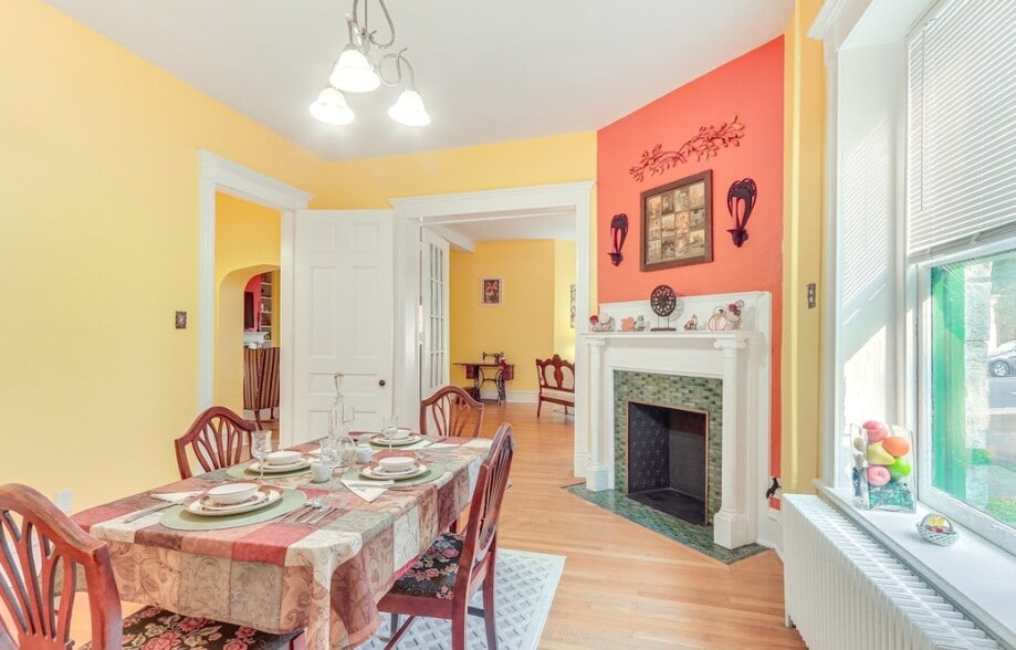 Primary Photo - 264 S Prospect St
