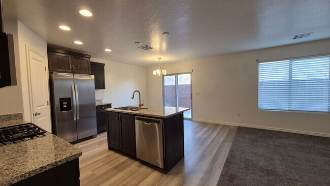 Building Photo - 1432 E Trilobite Dr