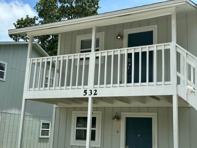 Building Photo - 532 Schneider Dr