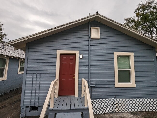 Building Photo - 638 W Jackson St