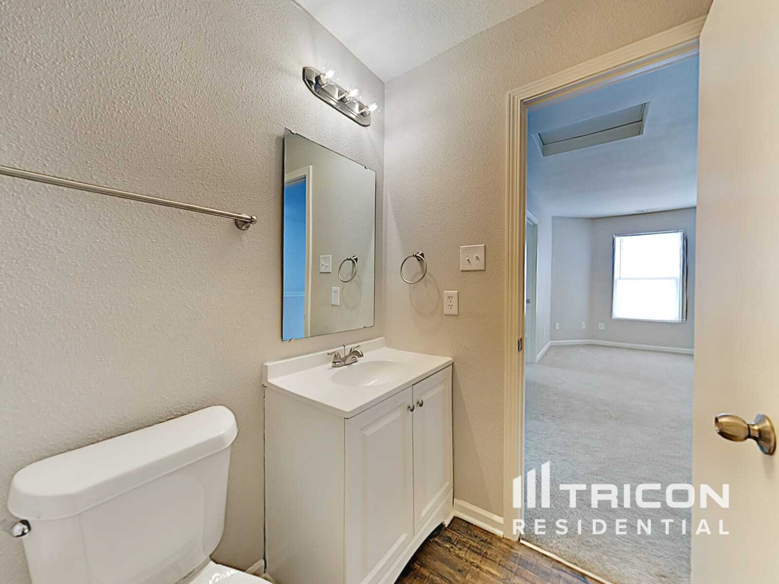 Building Photo - 908 Littleton Dr