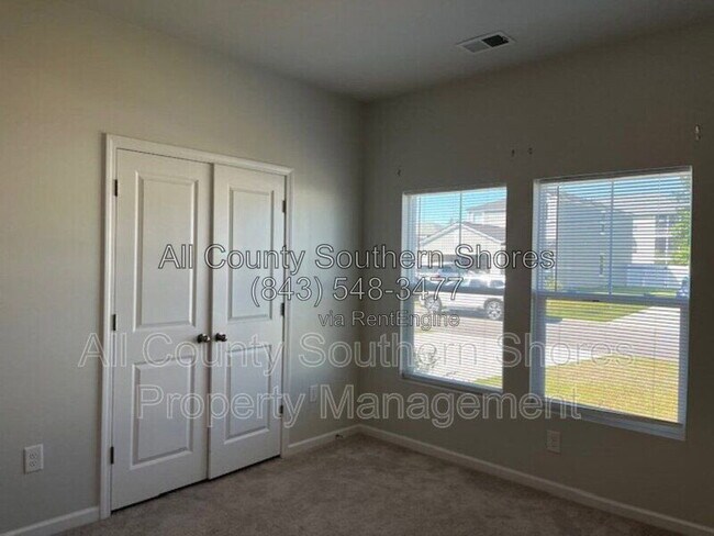 Building Photo - 234 S Reindeer Rd