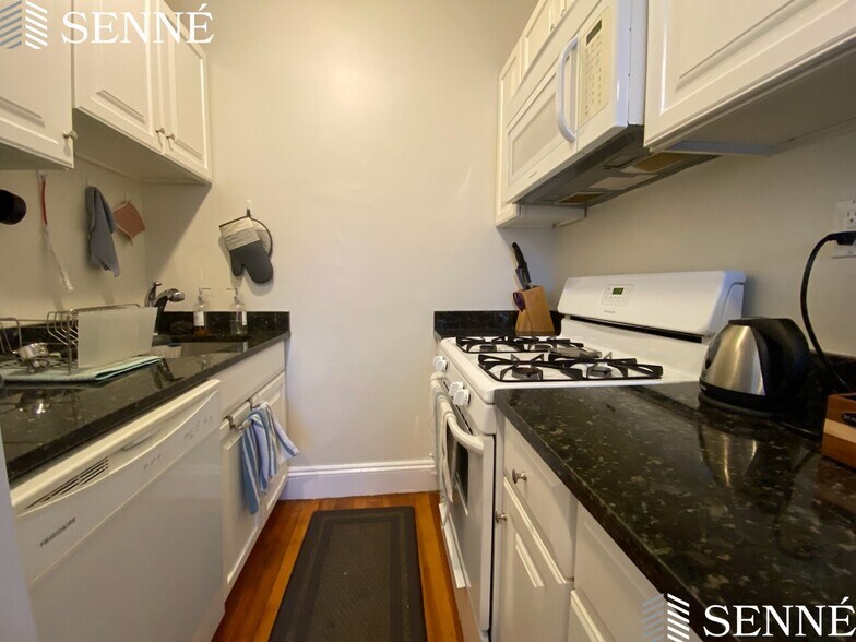 Building Photo - 28 Langdon St