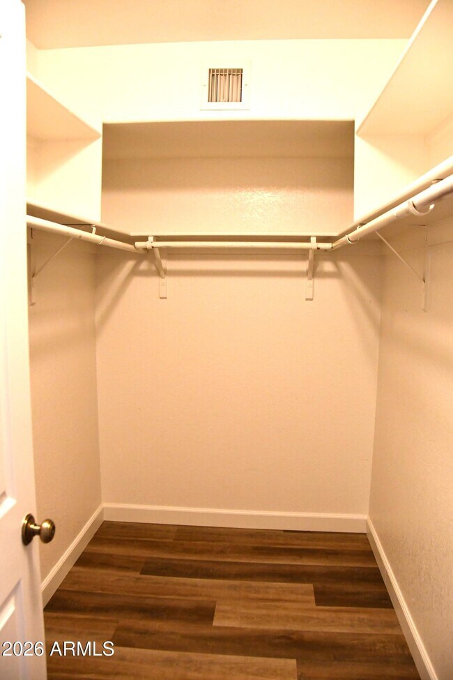 Building Photo - 1346 W 13th St