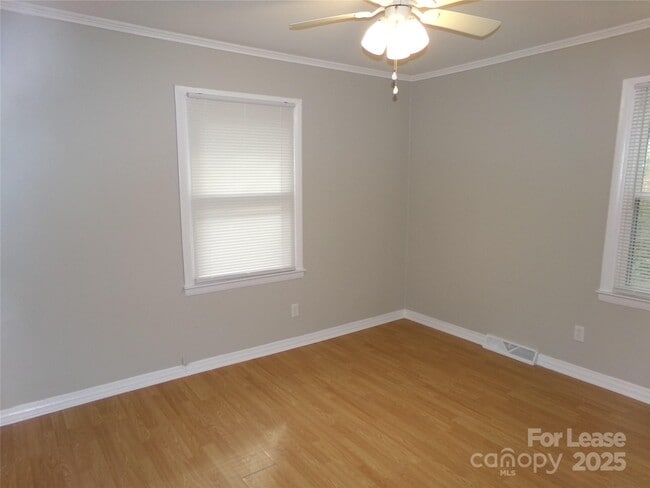 Building Photo - 716 Brown Ave