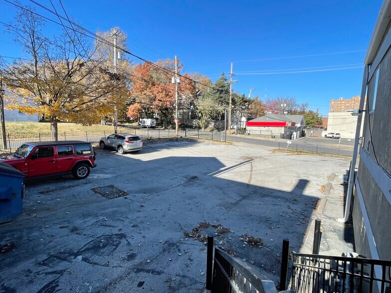 Building Photo - 3800 Broadway Blvd
