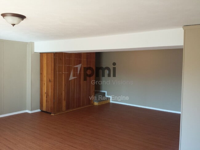 Building Photo - 1483 Greendell Dr