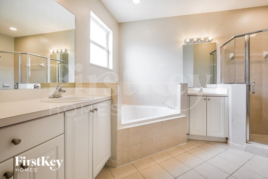 Building Photo - 3640 NE 1st St