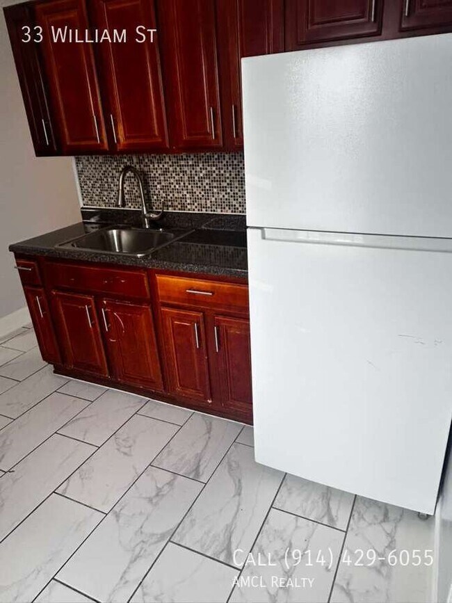 Building Photo - 33 William St