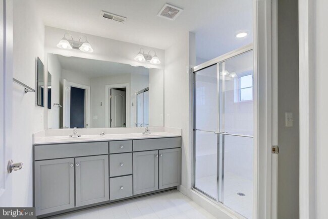 Building Photo - 15392 Ballerina Lp