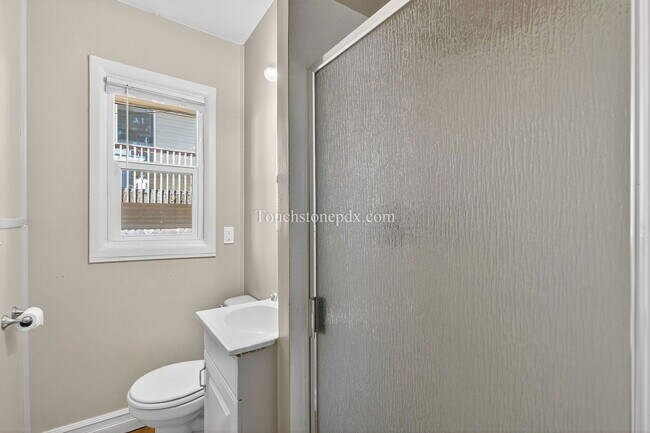 Building Photo - 7349 SE Evergreen St