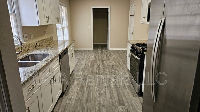 Building Photo - 4635 Hampton Square Dr