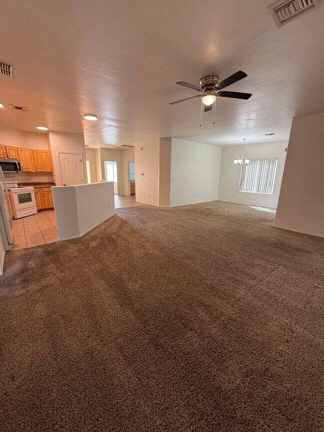 Building Photo - House For Rent