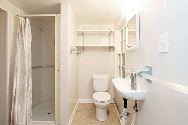 Building Photo - Pet-Friendly Fry's Spring Basement Apartment