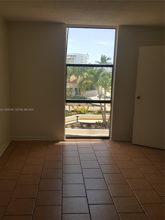 Building Photo - 13499 Biscayne Blvd