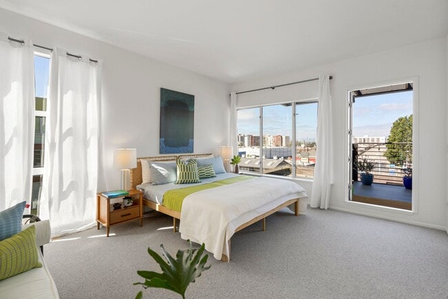 Building Photo - 1364 Powell St