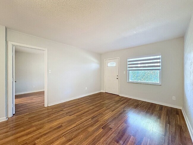 Building Photo - 8302 Bardmoor Blvd