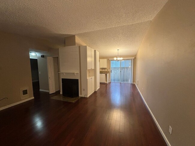 Building Photo - Pet friendly 2 bedroom condo in Southwest ...