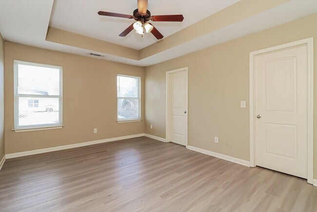 Building Photo - 13 Thatch Ct