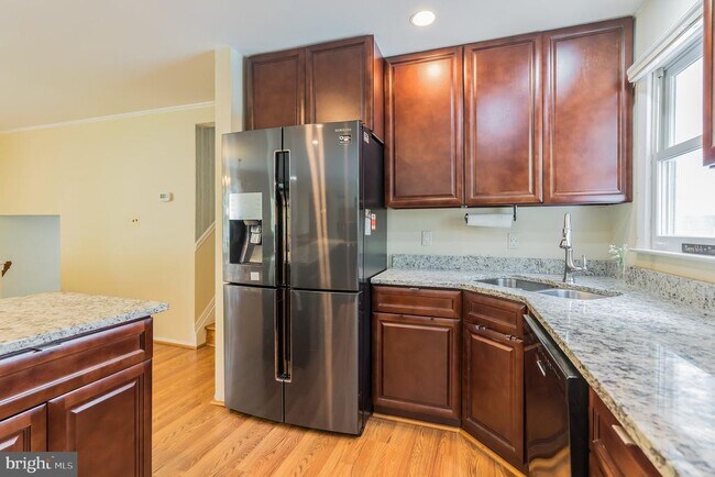 Building Photo - 7011 Hadlow Dr