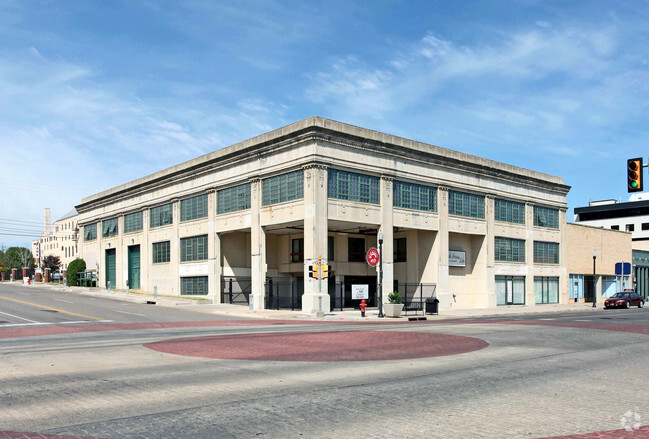 Primary Photo - 5th Avenue Lofts