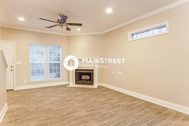 Building Photo - 4 Bedroom Pet-Friendly Home in Birmingham, AL with Main Street Renewal