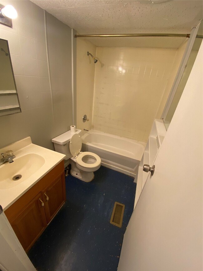 Building Photo - 109 Birchwood Dr