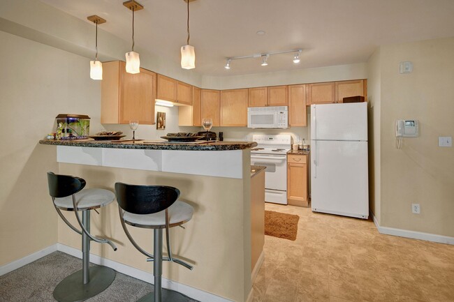 Admirals Cove Apartments - Kitchen - Admirals Cove