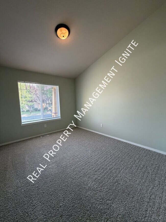 Building Photo - 309 NW Antler Loop