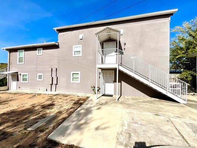 Primary Photo - 319 S Olive St