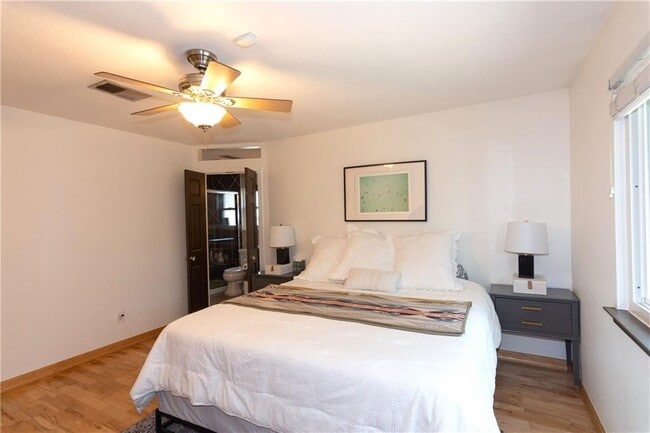 Building Photo - 4802 Summerset Trail