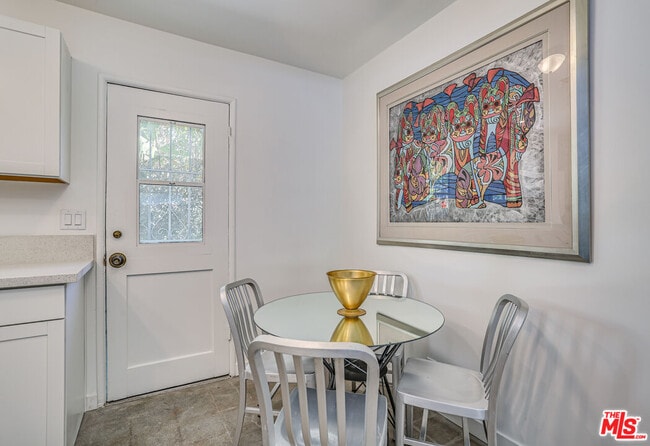 Building Photo - 459 E Avenida Olancha