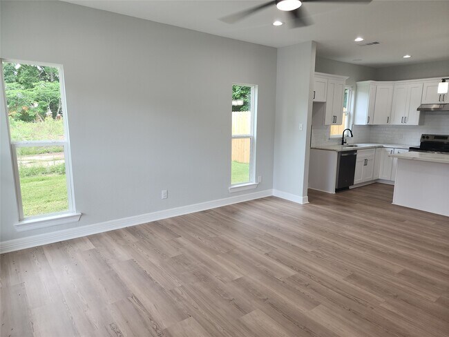 Building Photo - 2651 Beaumont Ave