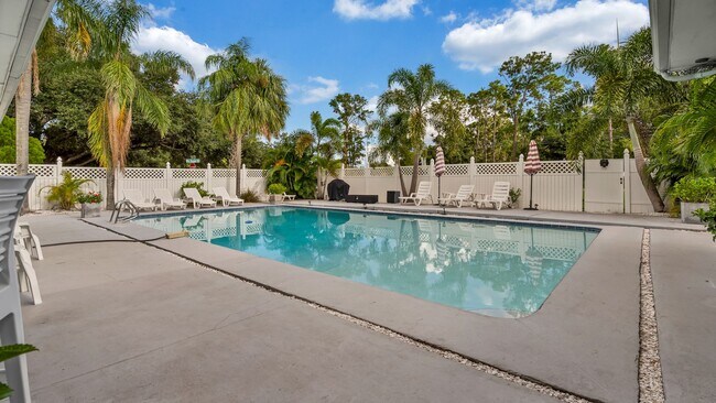 Building Photo - Executive Style Pool Home, 4br/2ba Home Av...