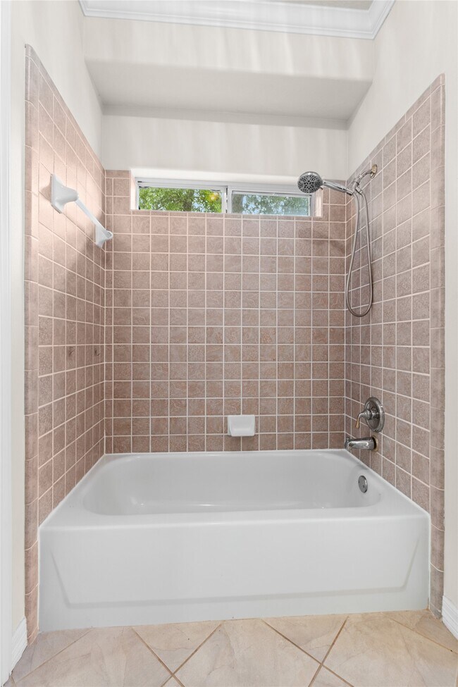 Building Photo - 106 Lazy Springs