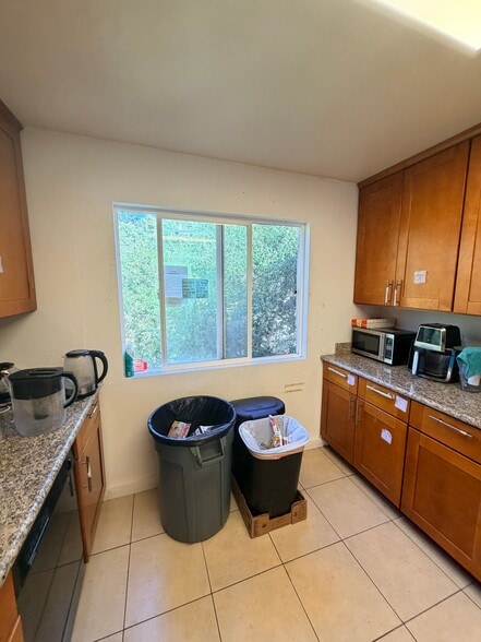 Building Photo - 1780 Le Roy Ave