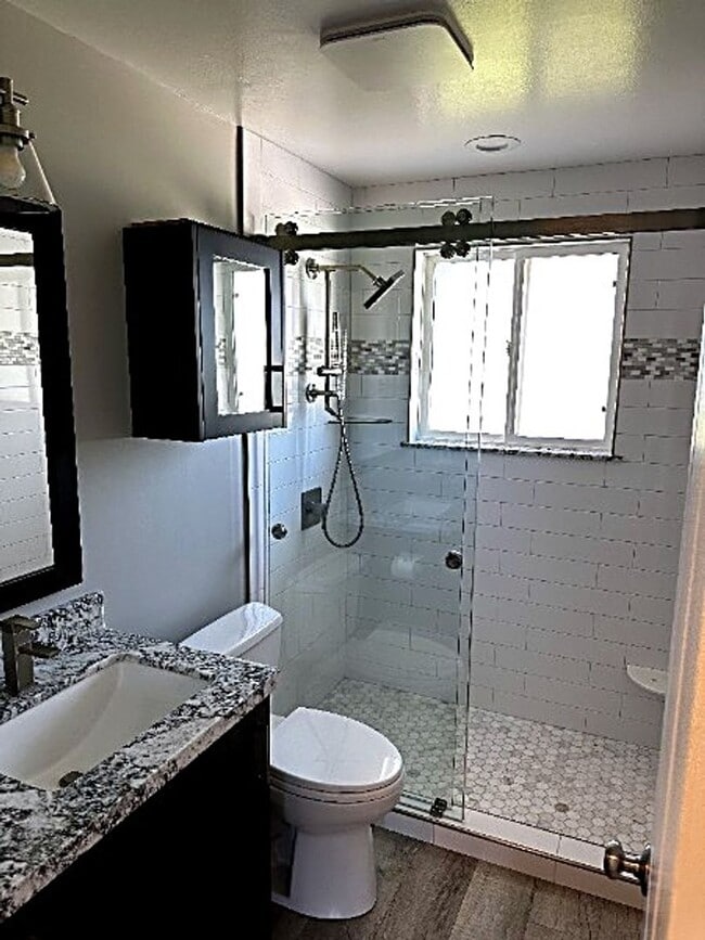Building Photo - Beautifully Updated Two-Story Home in Sandy — Mountain Views & Big Backyard!
