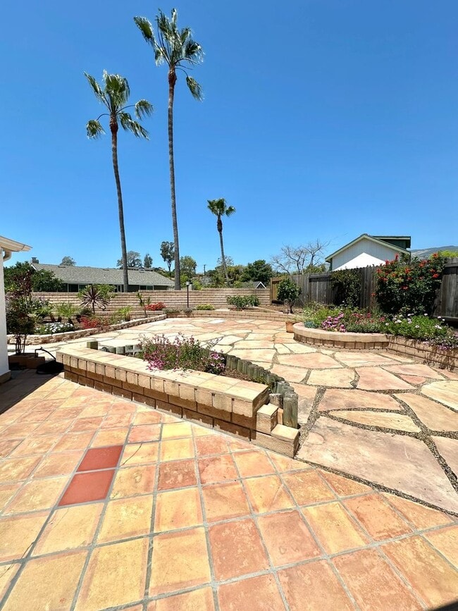 Building Photo - Desirable 4 bedroom home in Mountain View ...